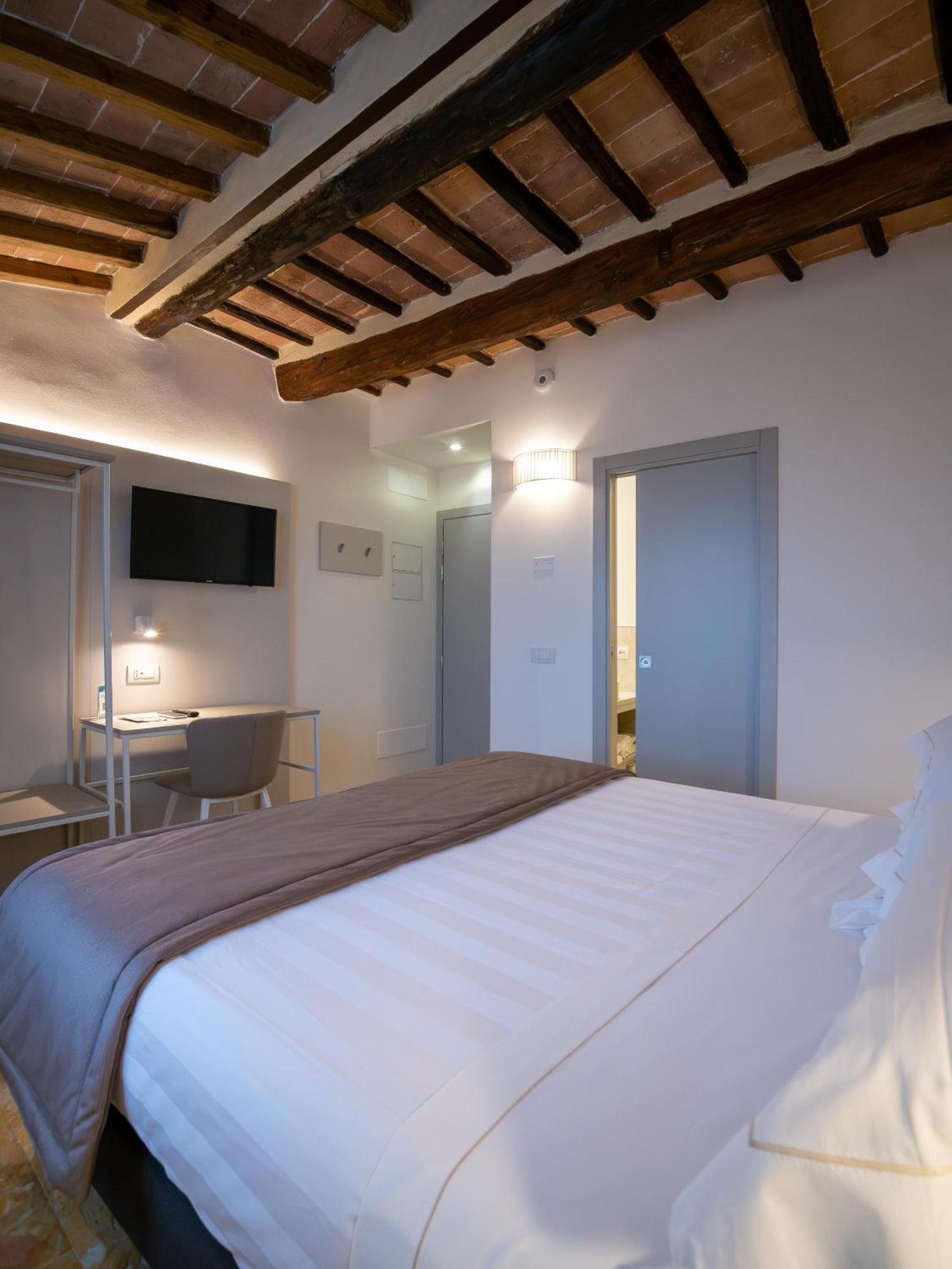 Hotel Torre Del Fuggisole Siena